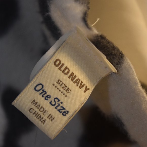 Old Navy Fleece Scarf,Gray/Blk/Wht Animal Print - Picture 6 of 6
